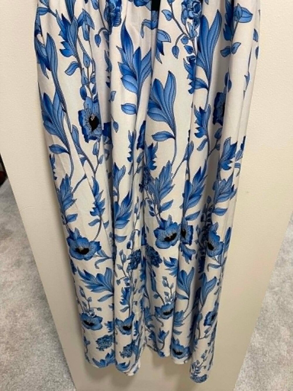 NWOT Sz L Blue and White Floral Smocked Maxi Dress - Picture 3 of 7